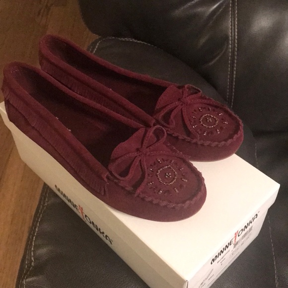 Minnetonka Shoes - MinneTonka Lana Beaded Moc, Burgundy